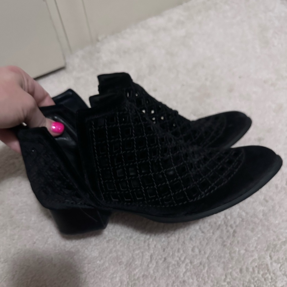 Jeffrey Campbell Sz 11 Women’s Black Velvet booties